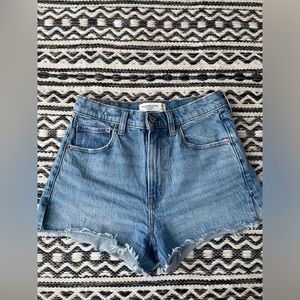 Abercrombie high rise mom short